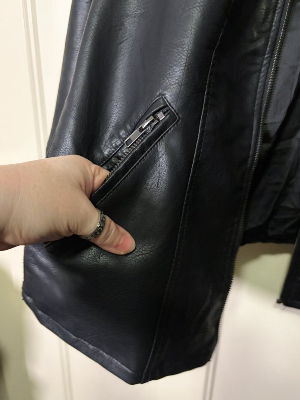 NWOT Torrid 2 (2X) Black Faux Leather Moto Collarless Jacket - Picture 8 of 12